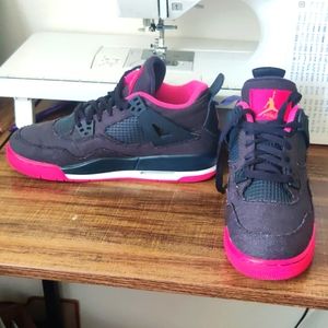 Levi denim and pink jordan 4